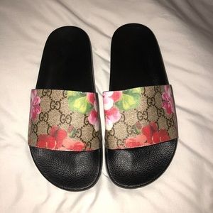 ❤️MAKE AN OFFER❤️Never worn Gucci GG Blooms Slides